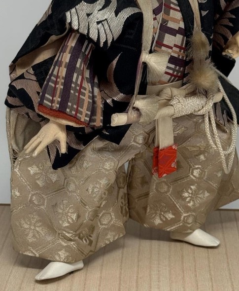 Антикварная кукла 
в костюме театра Кабуки