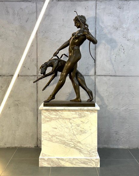 Антикварная скульптура «Диана-охотница»