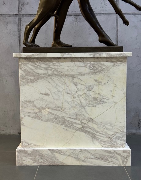 Антикварная скульптура «Диана-охотница»