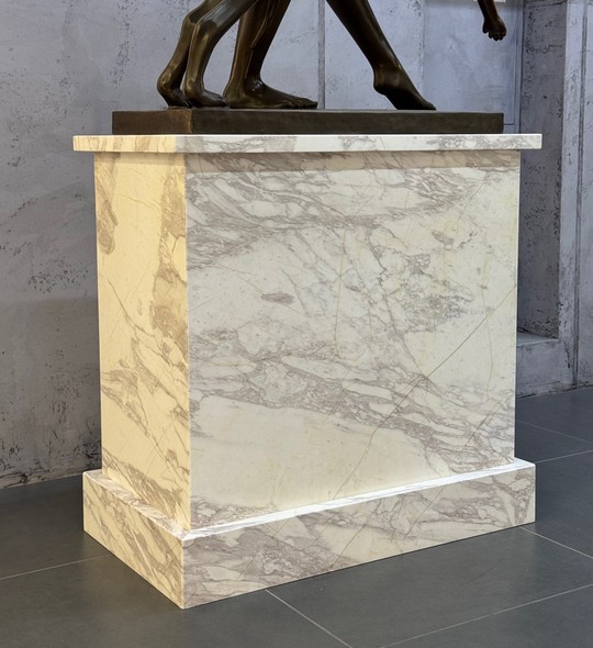 Антикварная скульптура «Диана-охотница»