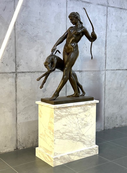Антикварная скульптура «Диана-охотница»