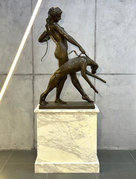 Антикварная скульптура «Диана-охотница»