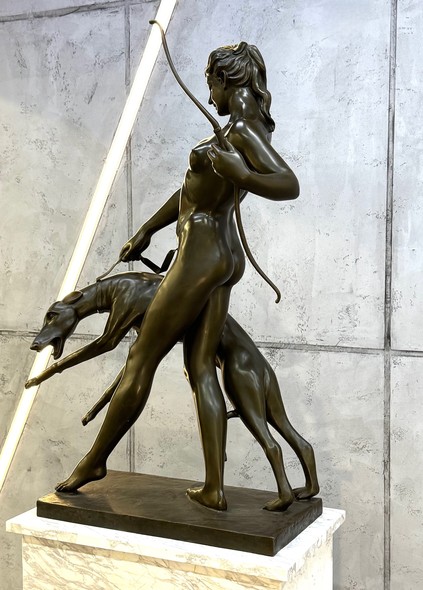 Антикварная скульптура «Диана-охотница»