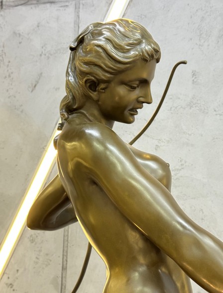 Антикварная скульптура «Диана-охотница»