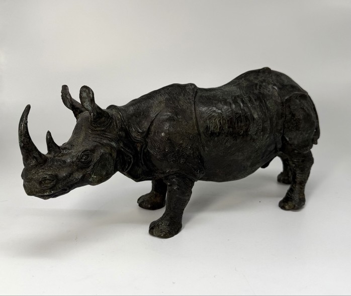 Антикварная скульптура «Носорог»