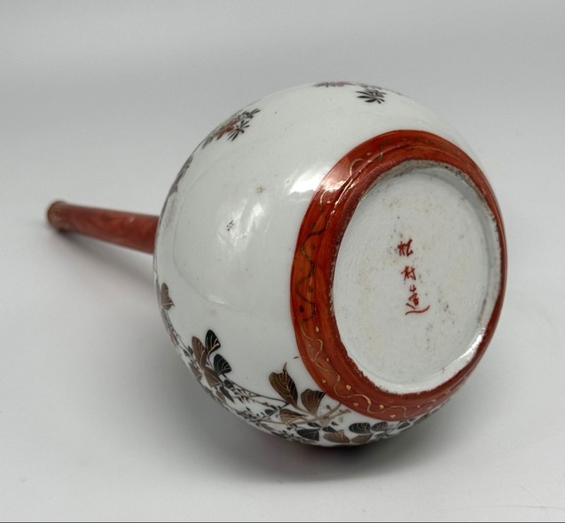 Antique vase
Kutani, Japan