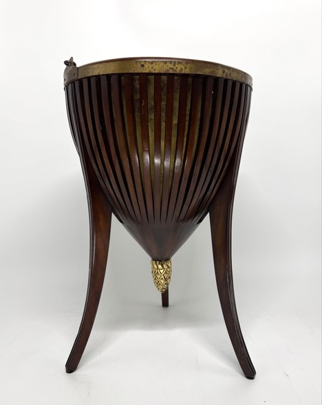 Антикварная жардиньерка