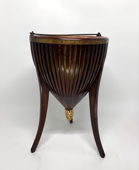 Антикварная жардиньерка