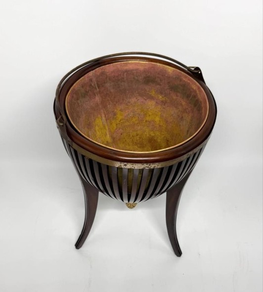 Антикварная жардиньерка