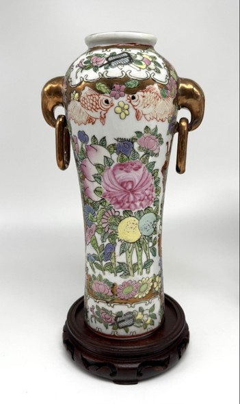 Antique vases
Famille Rose