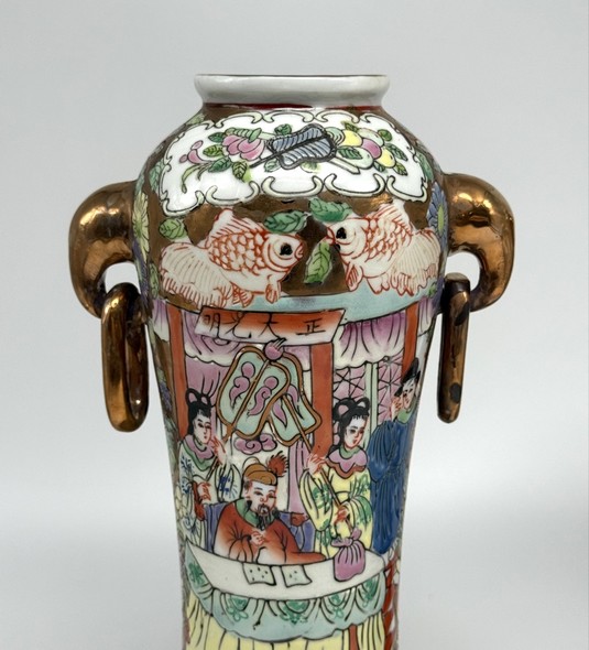 Antique vases
Famille Rose