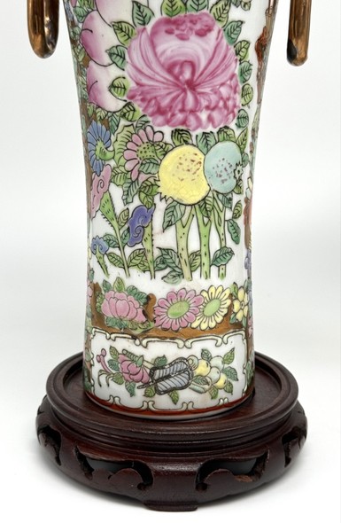 Antique vases
Famille Rose
