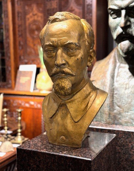 Antique bust
of Felix Dzerzhinsky
