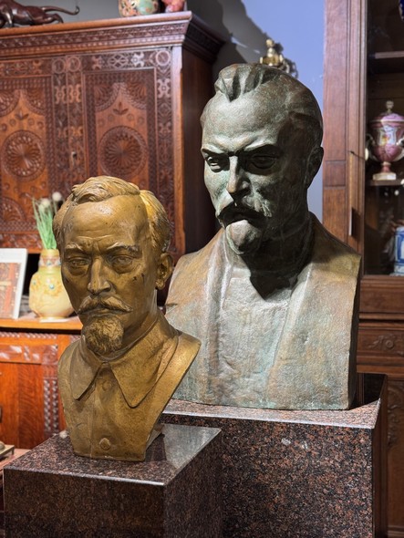Antique bust
of Felix Dzerzhinsky