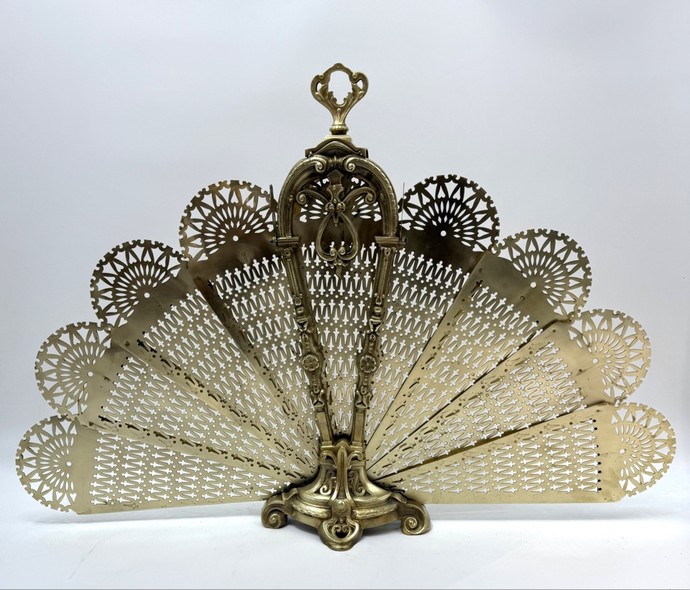 Antique fireplace
screen "Fan"