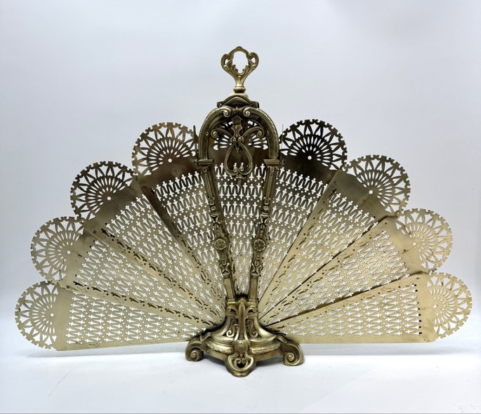 Antique fireplace
screen "Fan"
