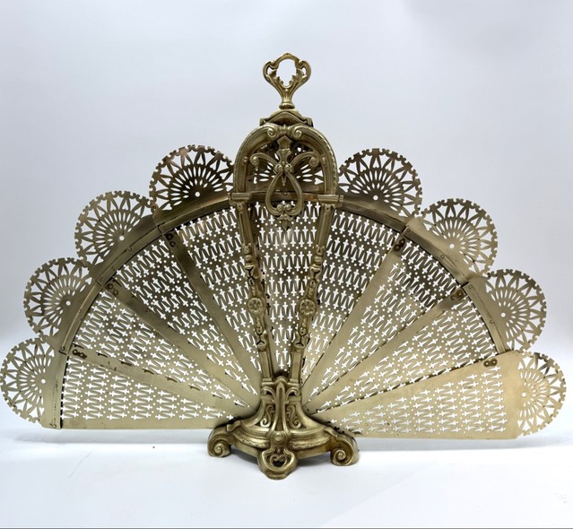 Antique fireplace
screen "Fan"
