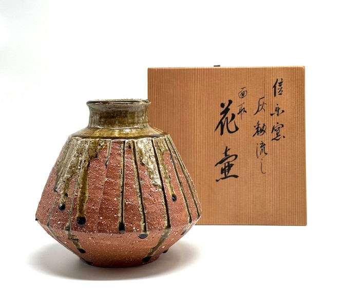 Ваза Сигараки,
Япония