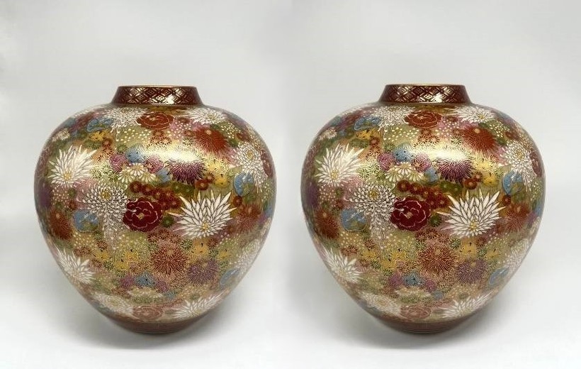 Рair of vases