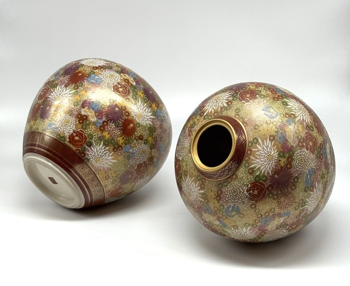 Рair of vases