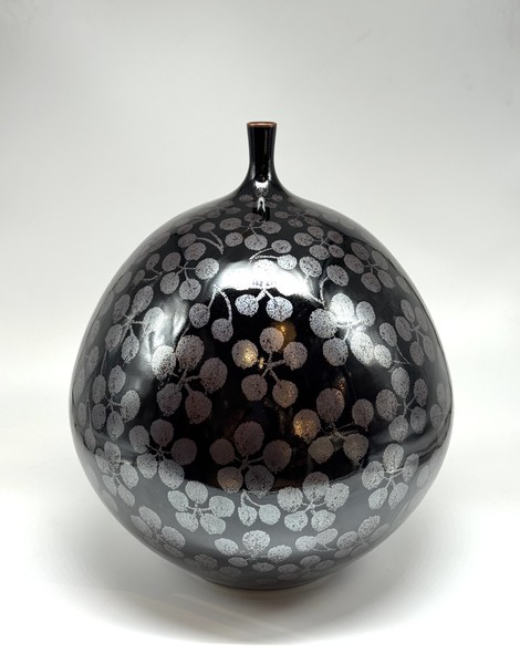 Antique vase by Fujii Shumei