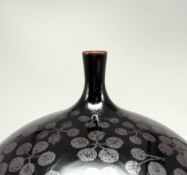 Antique vase by Fujii Shumei