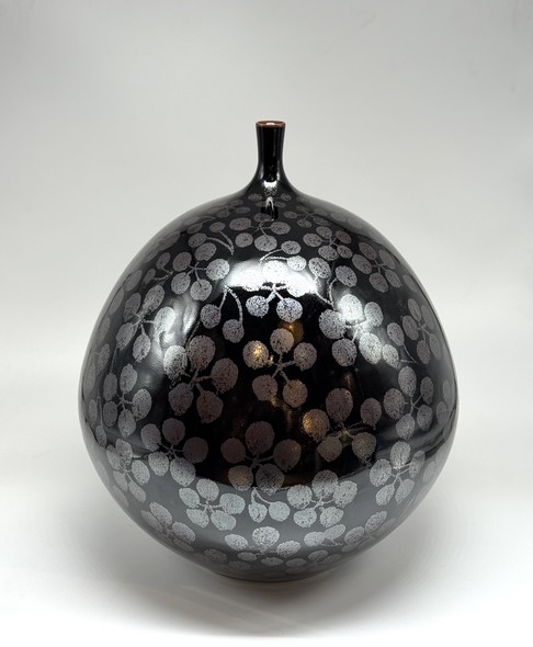Antique vase by Fujii Shumei