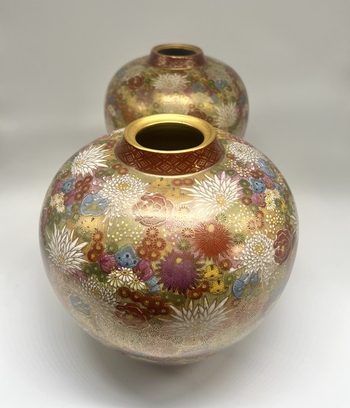 Рair of vases