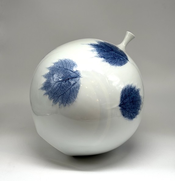 A rare large vase by Fujii Shumei