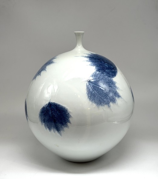 A rare large vase by Fujii Shumei