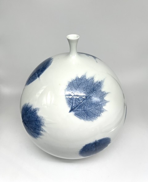 A rare large vase by Fujii Shumei