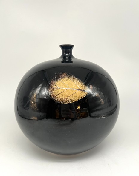 Antique vase by Fujii Shumei