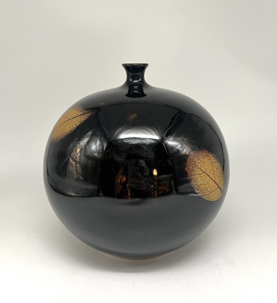 Antique vase by Fujii Shumei