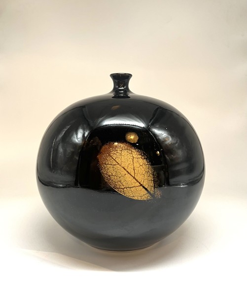 Antique vase by Fujii Shumei