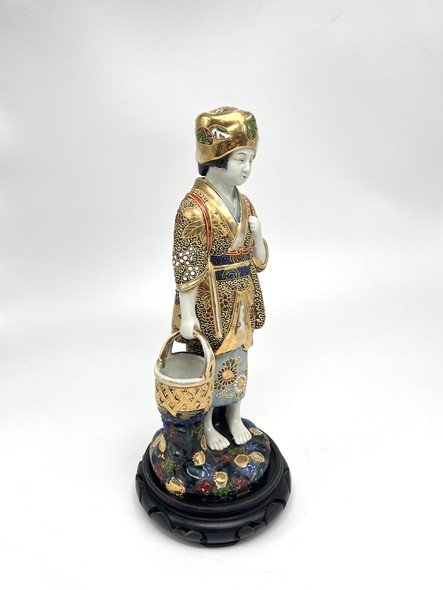 Vintage sculpture
"Japanese Woman with a Basket"