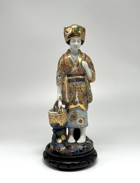 Vintage sculpture
"Japanese Woman with a Basket"