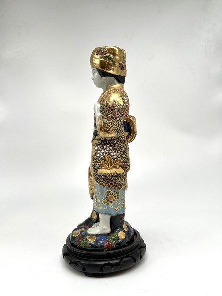 Vintage sculpture
"Japanese Woman with a Basket"