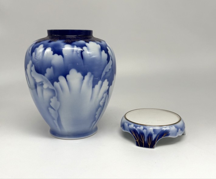 Vintage vase
Fukugawa, Japan