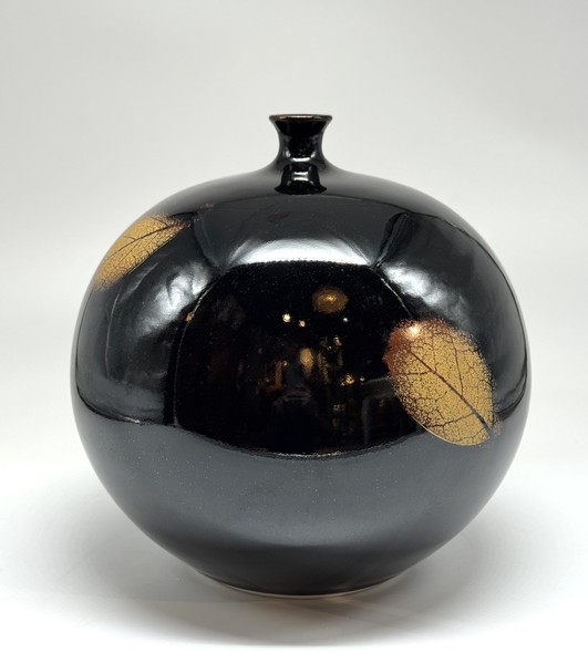 Antique vase by Fujii Shumei