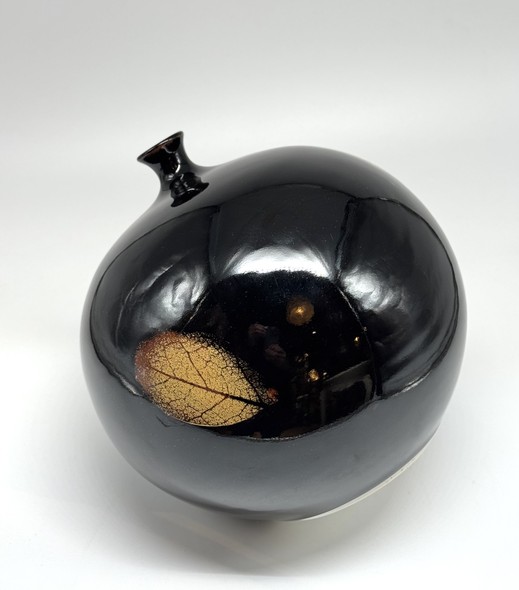 Antique vase by Fujii Shumei