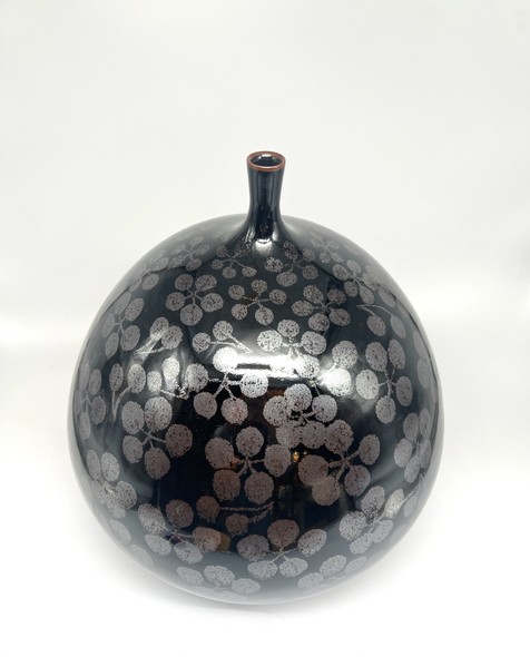 Antique vase by Fujii Shumei