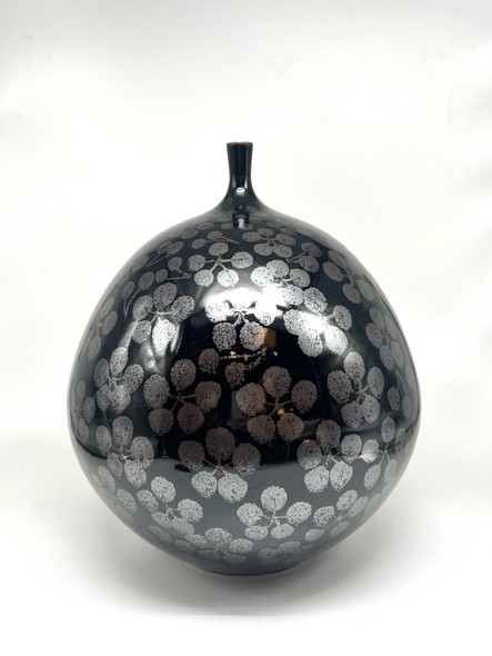 Antique vase by Fujii Shumei