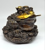 Large sculpture
"Money Toad"/"Money Frog"