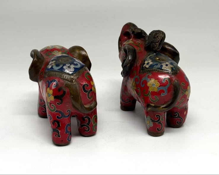 Small paired sculptures
"Elephants"