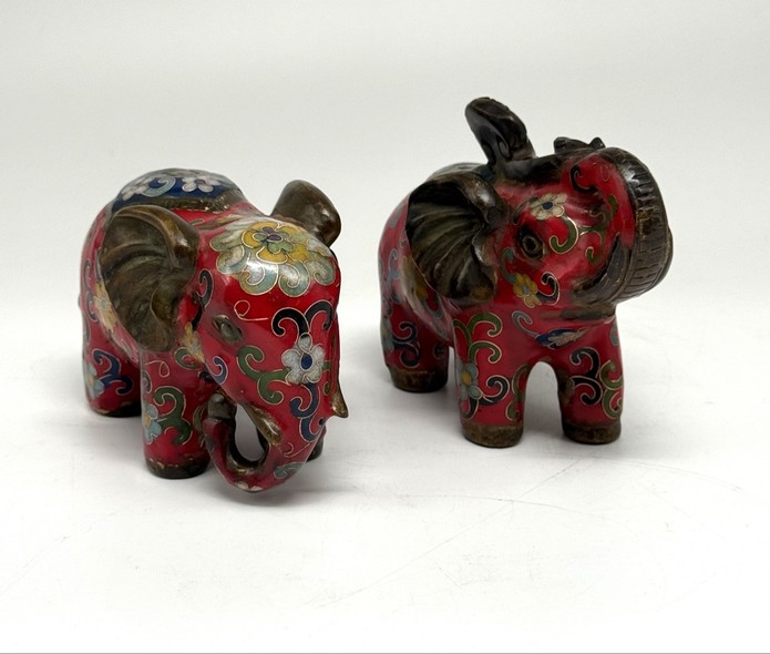 Small paired sculptures
"Elephants"