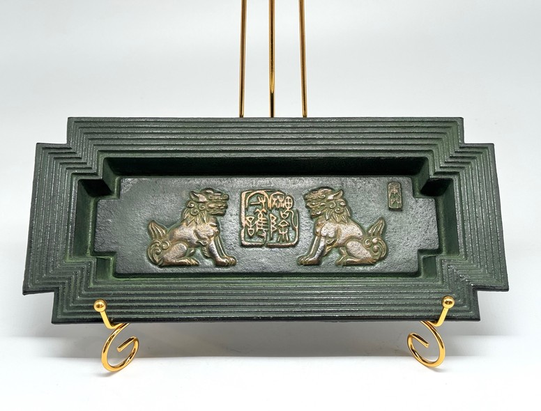 Vintage decorative tray "Dogs of Fo"