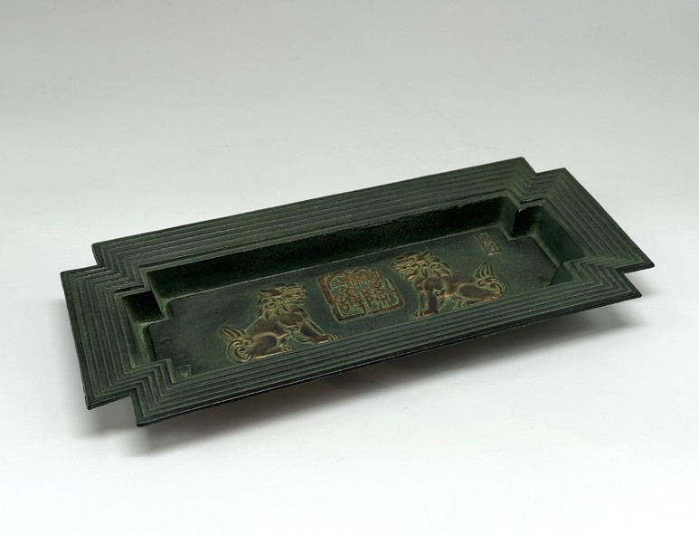 Vintage decorative tray "Dogs of Fo"