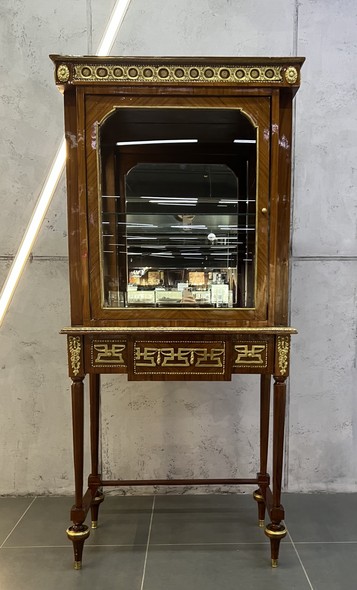Antiquarian window