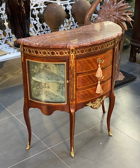 Antique chest of drawers