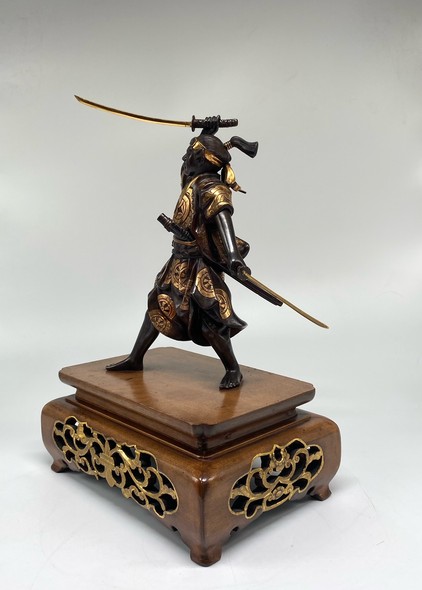 Okimono "Samurai with swords"